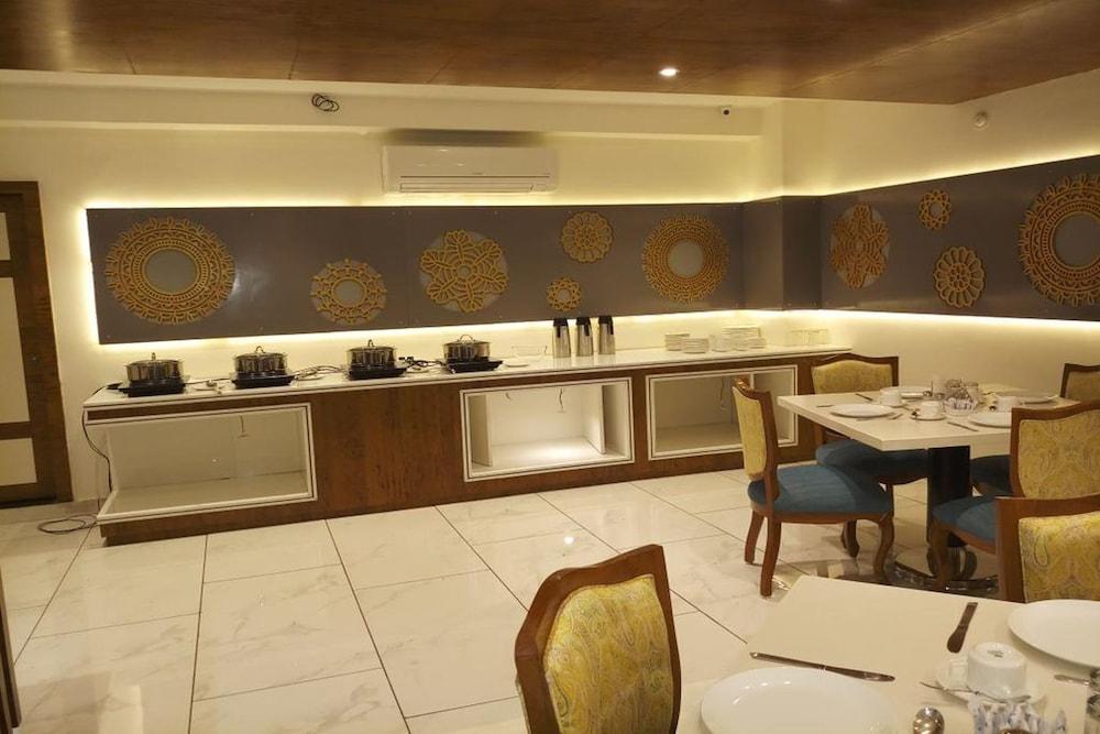 Hotel Narayanam Kota Kültér fotó